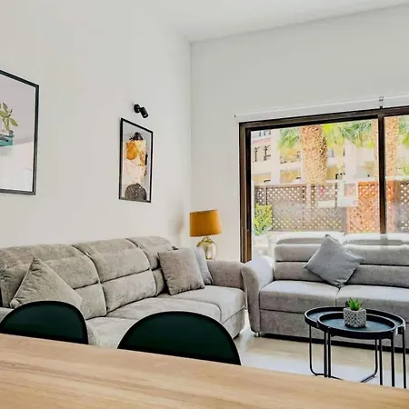 Appartement Queens Gardens Paradise Vip, Pool, Mall, Sea