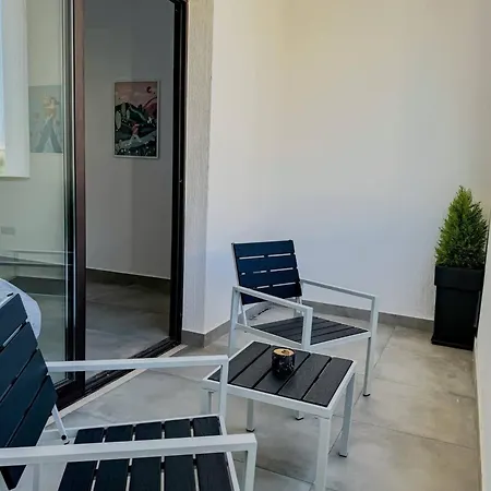 Queens Gardens Paradise Vip, Pool, Mall, Sea