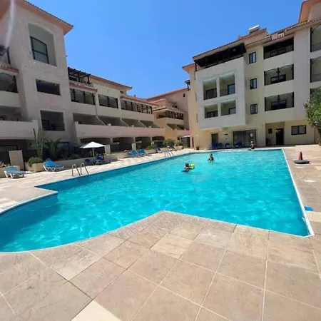 Appartement Queens Gardens Paradise Vip, Pool, Mall, Sea