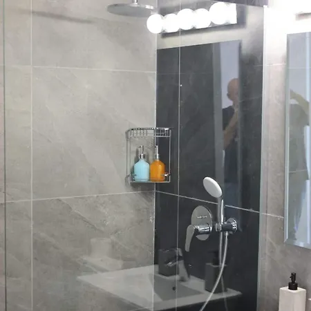 Queens Gardens Paradise Vip, Pool, Mall, Sea Paphos