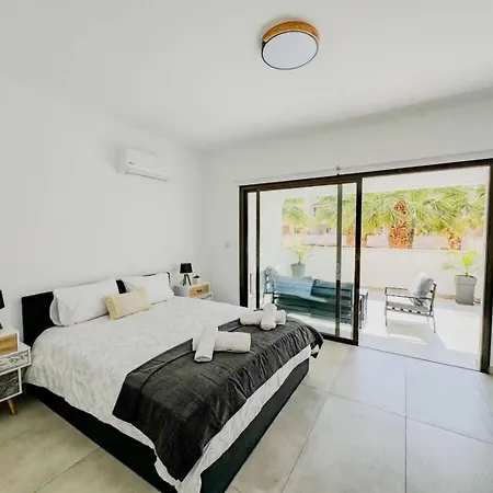 Queens Gardens Paradise Vip, Pool, Mall, Sea Apartament *