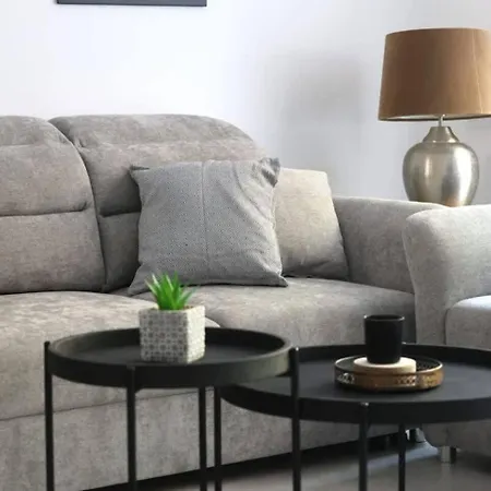 Queens Gardens Paradise Vip, Pool, Mall, Sea Apartman