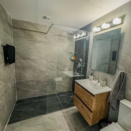 Apartament Queens Gardens Paradise Vip, Pool, Mall, Sea Pafos