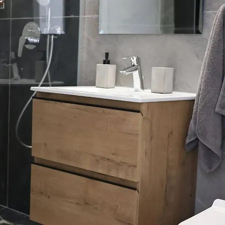 Queens Gardens Paradise Vip, Pool, Mall, Sea