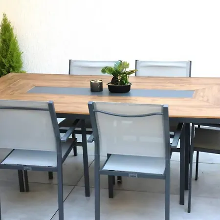 Apartment Queens Gardens Paradise Vip, Pool, Mall, Sea *