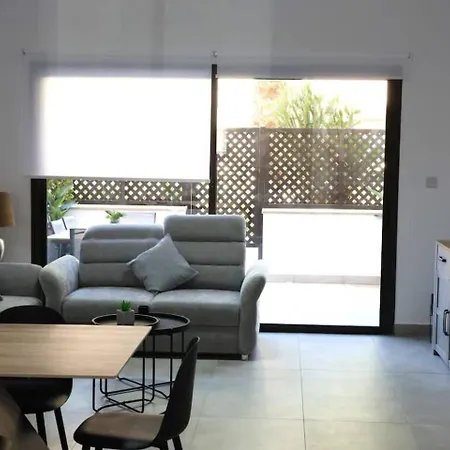 Queens Gardens Paradise Vip, Pool, Mall, Sea Apartment Paphos