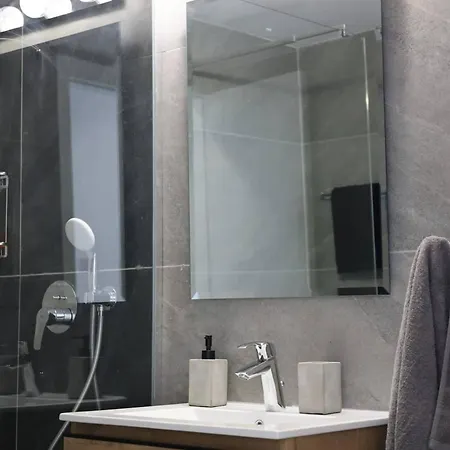 Queens Gardens Paradise Vip, Pool, Mall, Sea Apartman *