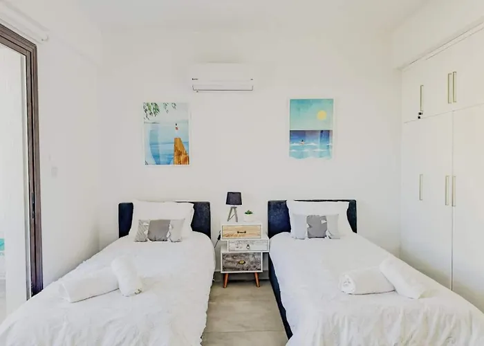 Queens Gardens Paradise Vip, Pool, Mall, Sea *