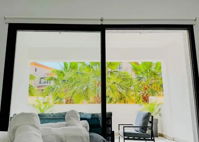 Queens Gardens Paradise Vip, Pool, Mall, Sea アパート パ フォス