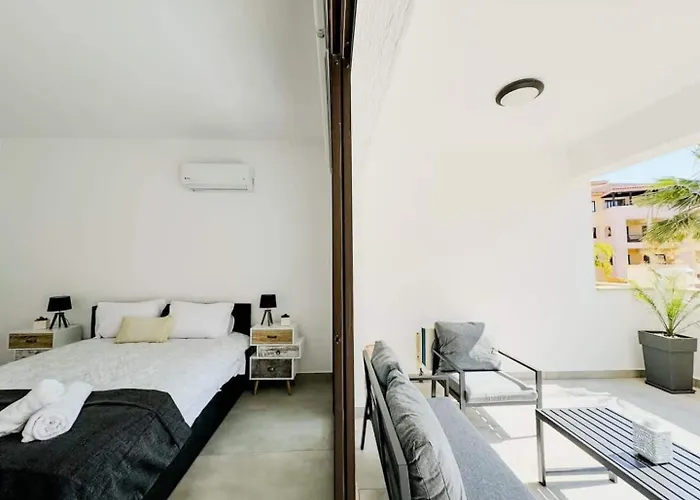 Queens Gardens Paradise Vip, Pool, Mall, Sea アパート