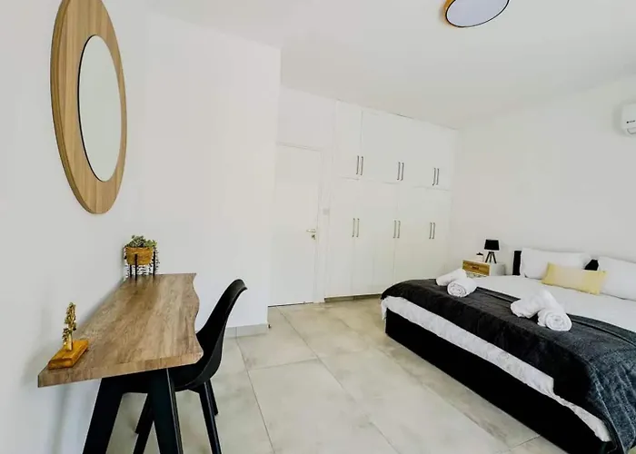 アパート Queens Gardens Paradise Vip, Pool, Mall, Sea パ フォス