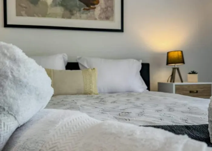 Queens Gardens Paradise Vip, Pool, Mall, Sea