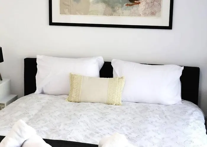 Queens Gardens Paradise Vip, Pool, Mall, Sea