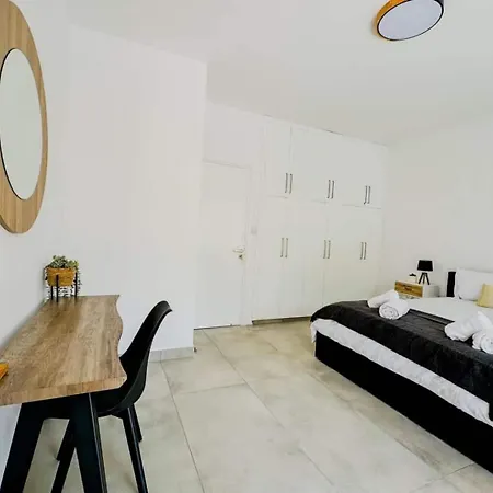 Апартаменты Queens Gardens Paradise Vip, Pool, Mall, Sea Пафос