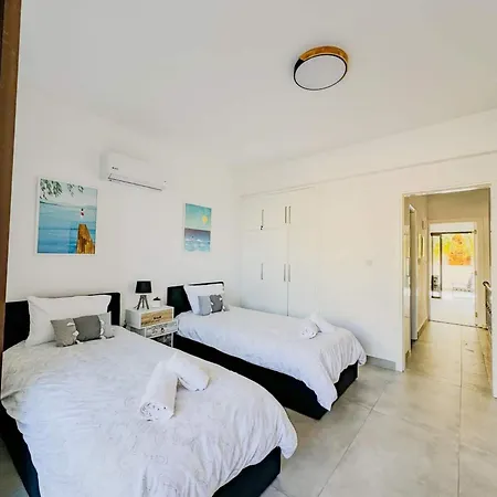 Queens Gardens Paradise Vip, Pool, Mall, Sea Апартаменты Пафос