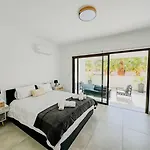Queens Gardens Paradise Vip, Pool, Mall, Sea Apartment *