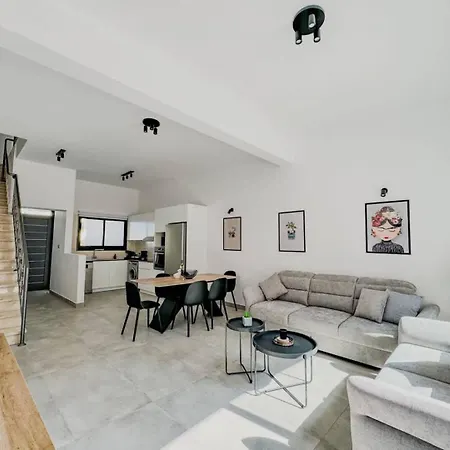 Queens Gardens Paradise Vip, Pool, Mall, Sea Διαμέρισμα