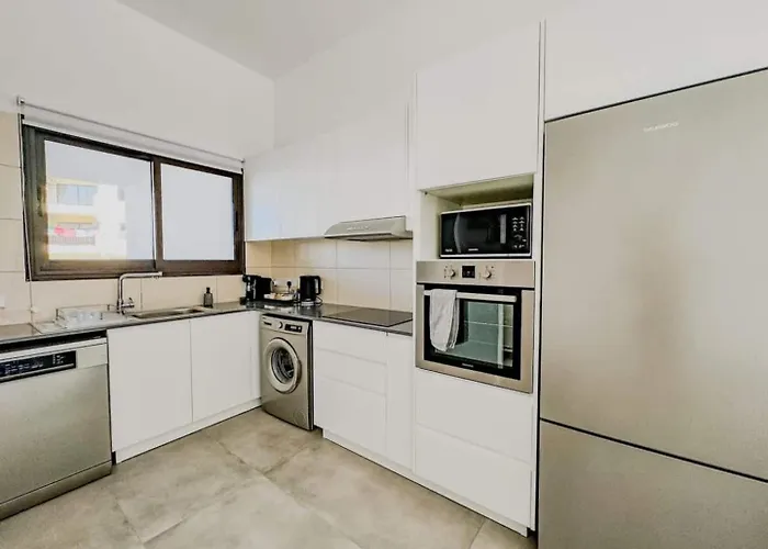 Queens Gardens Paradise Vip, Pool, Mall, Sea Paphos