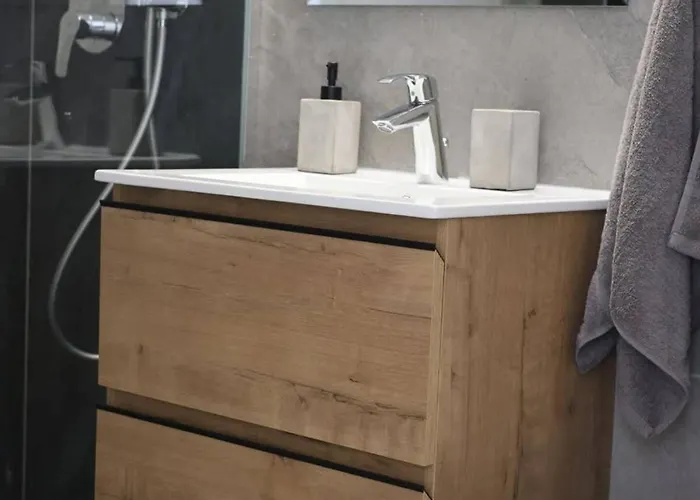 Queens Gardens Paradise Vip, Pool, Mall, Sea