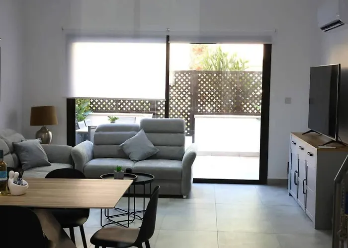 Queens Gardens Paradise Vip, Pool, Mall, Sea Apartmán Paphos