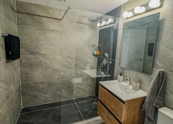 Queens Gardens Paradise Vip, Pool, Mall, Sea Paphos